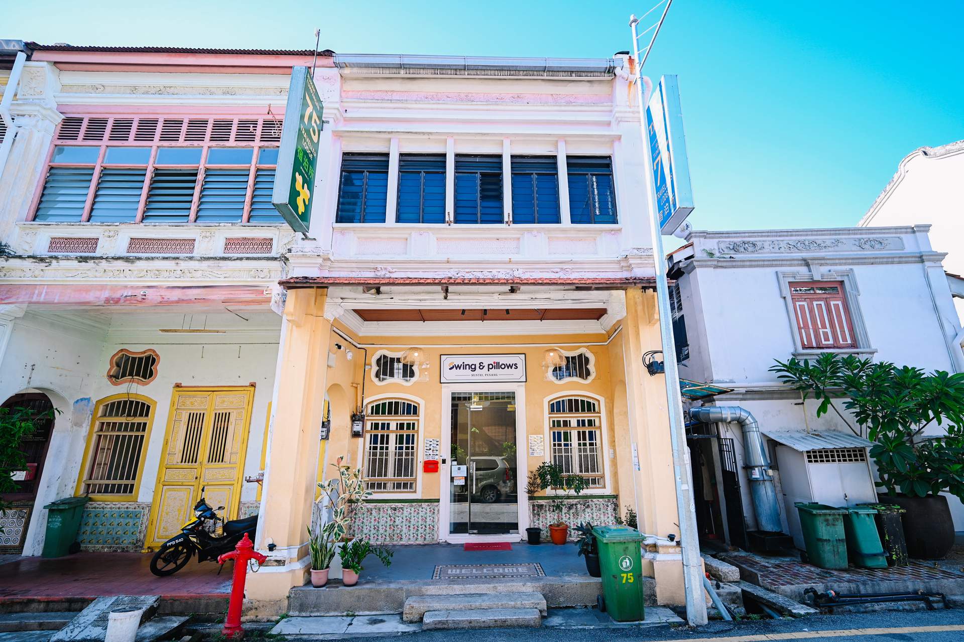 Swing & Pillows @ 75 Chulia St, Georgetown Penang - Image 2