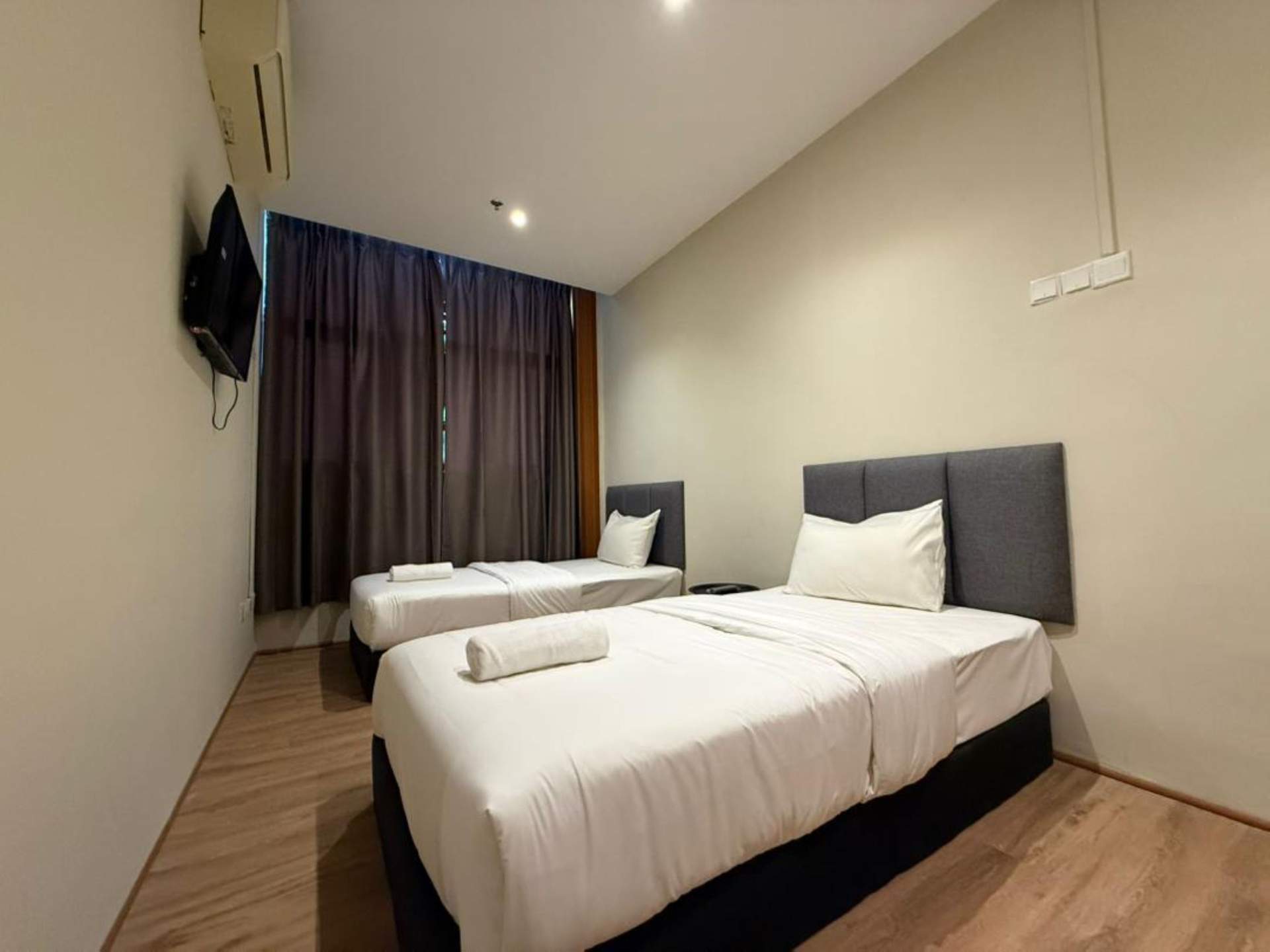 Swing & Pillows @ CIQ Johor Bahru - Image 1