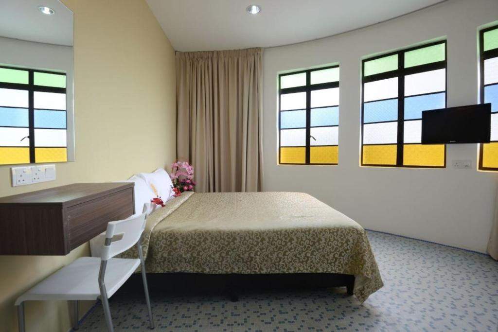 Swing & Pillows @ Grand Inn, Penang - Image 1