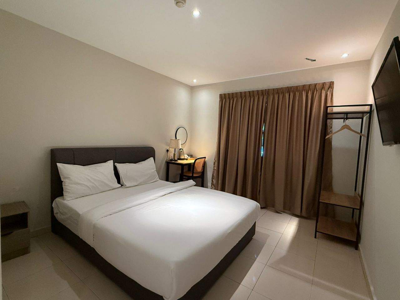 Swing & Pillows @ Skudai Johor - Image 1