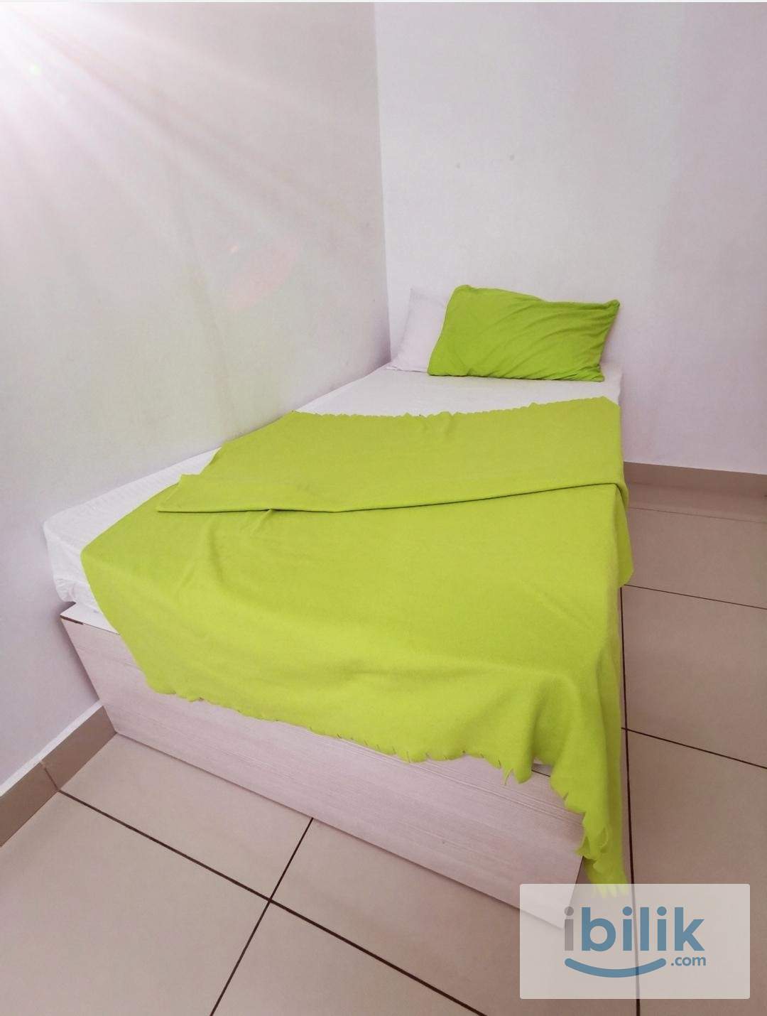 PRIVATE MIDDLE ROOM - Image 1