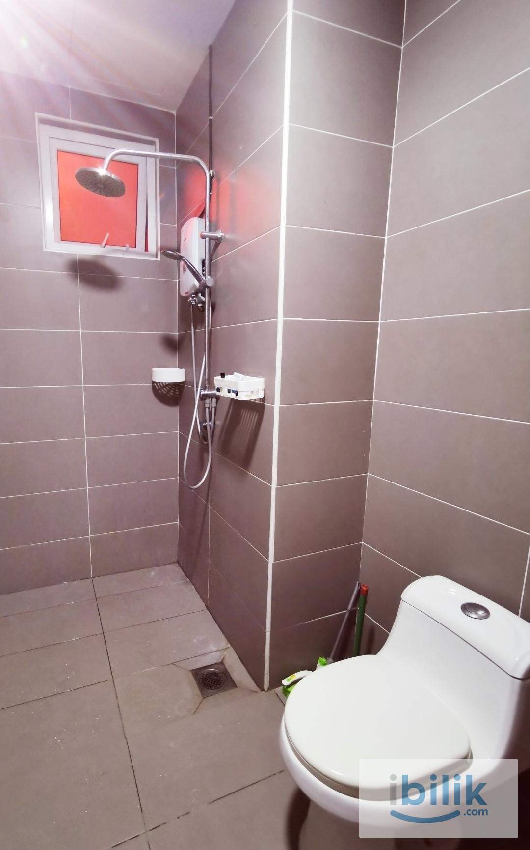 PRIVATE MIDDLE ROOM - Image 4
