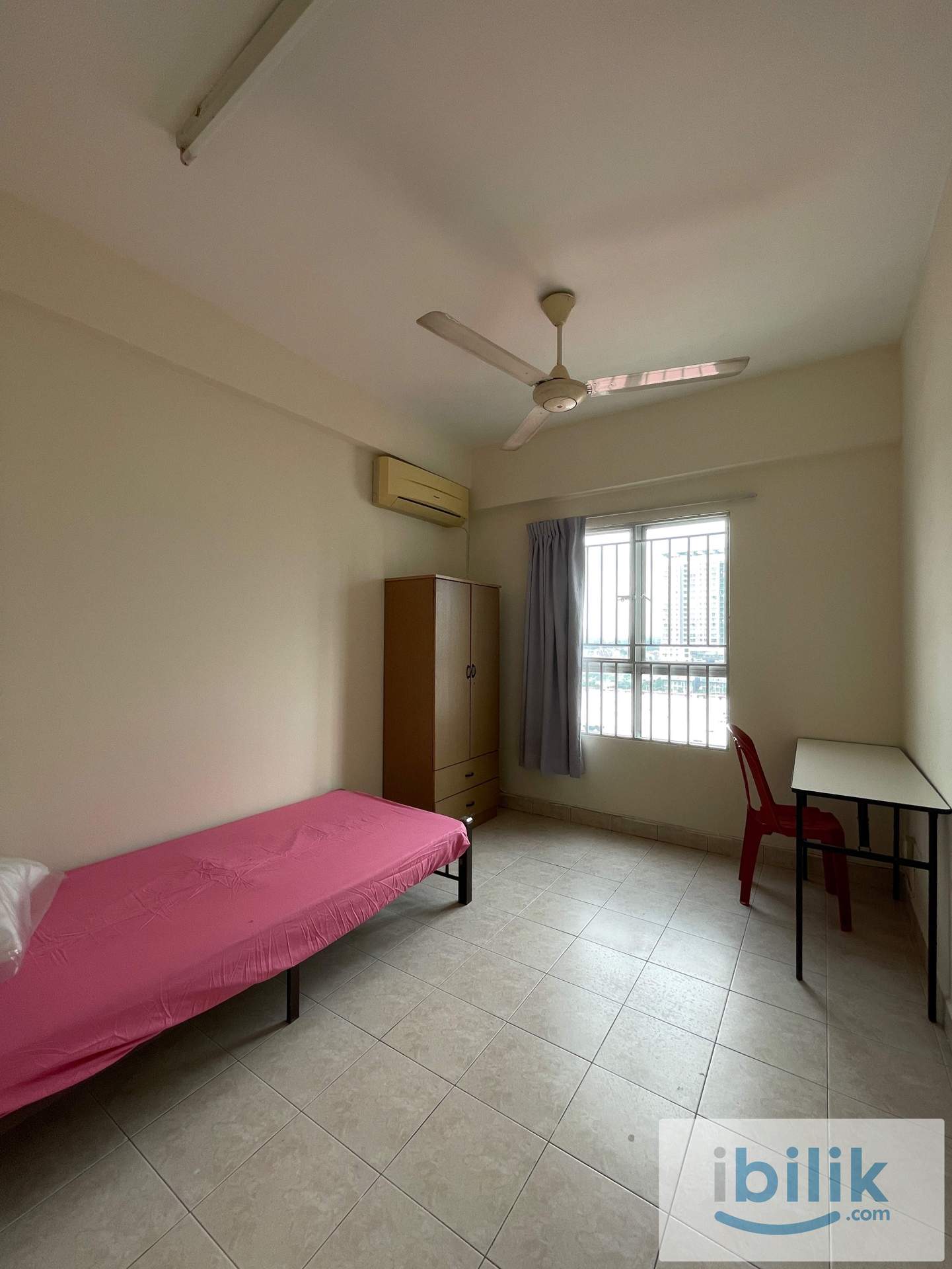 Middle room at D’aman Ria near Lembah Subang LRT - Image 1