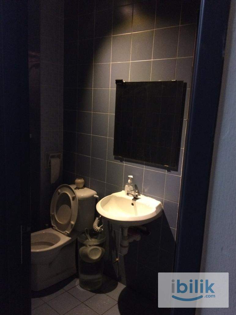 Kayu Ara Small room to let - Image 2