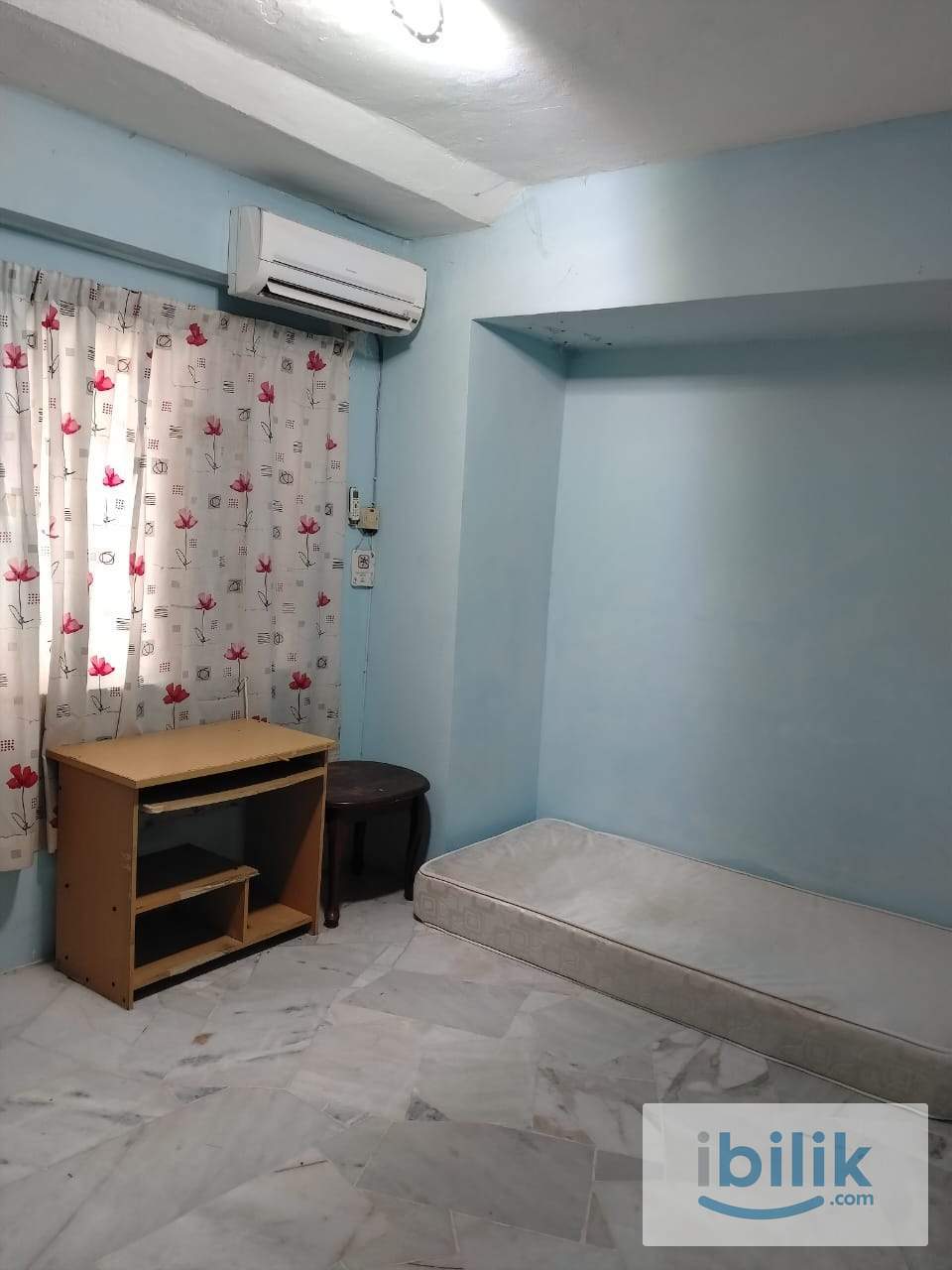 Middle room with attached bathroom  - Image 4