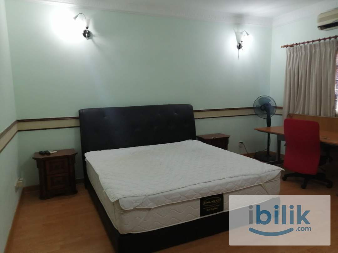 Middle room with attached bathroom  - Image 7