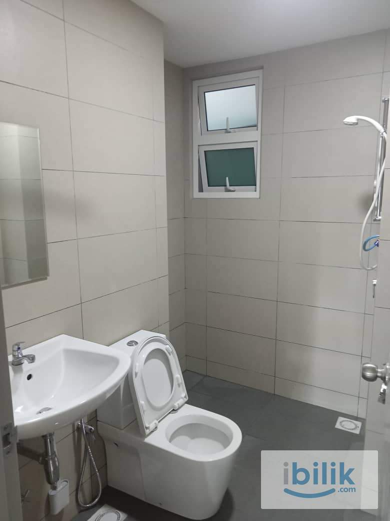 Single Room with Attached Bathroom at TR Residence, Walk to Titiwangsa Public Transport Hub and Hospital Kuala Lumpur - Image 5