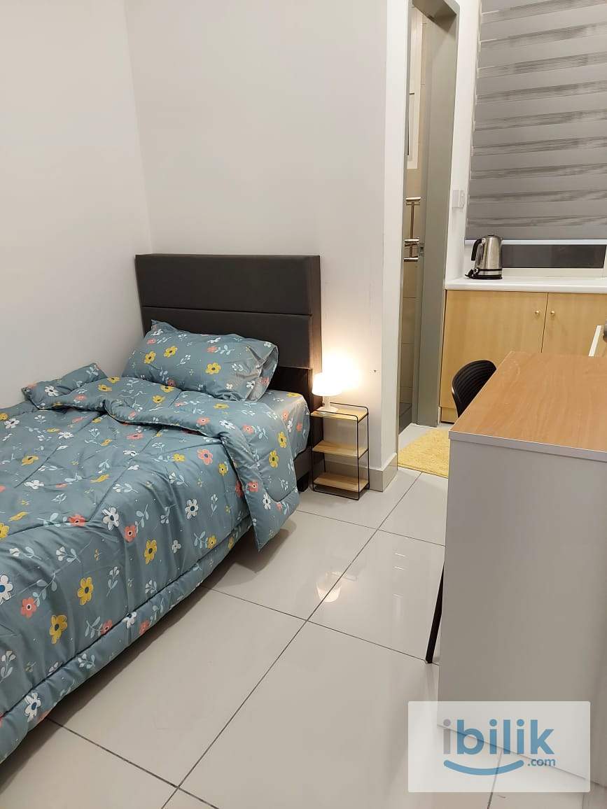 Single Room with Attached Bathroom at TR Residence, Walk to Titiwangsa Public Transport Hub and Hospital Kuala Lumpur - Image 1