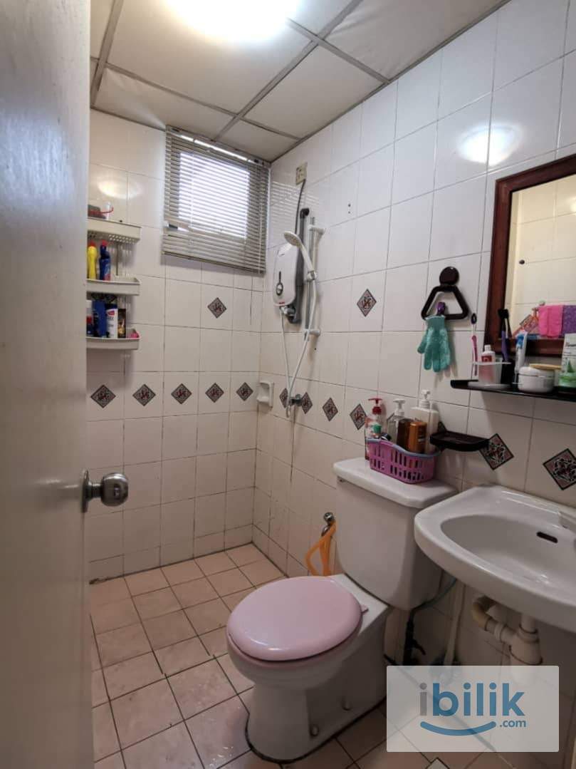 Middle Room at Mutiara Oriental Condo, PJ - Image 6