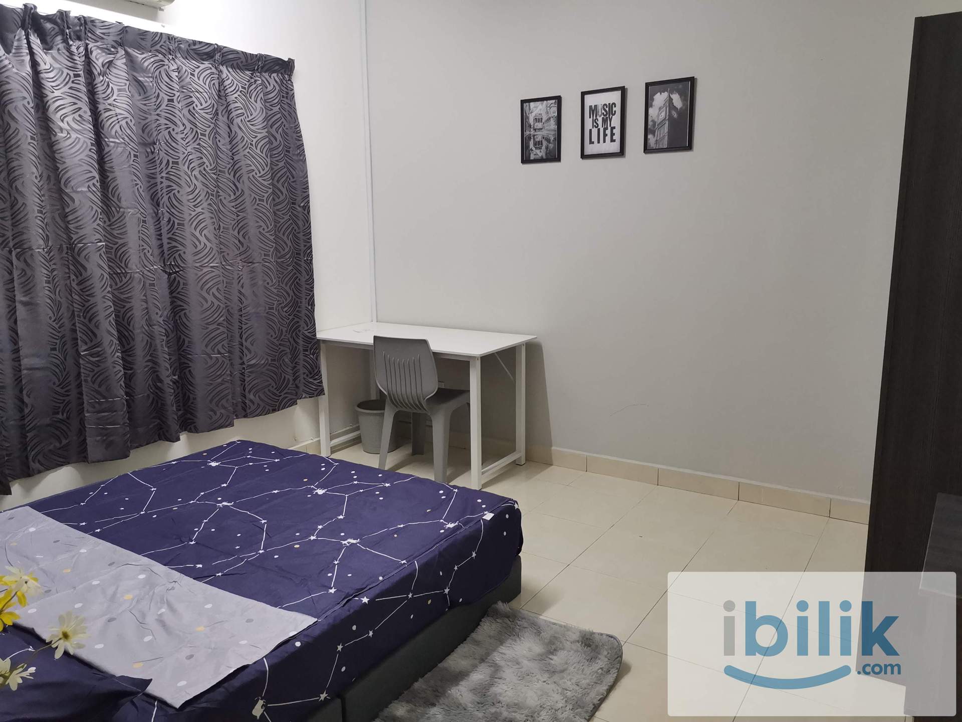Big Middle Room No bathroom for rent at Suriamas Condo Bdr Sunway. Mix unit - Image 3