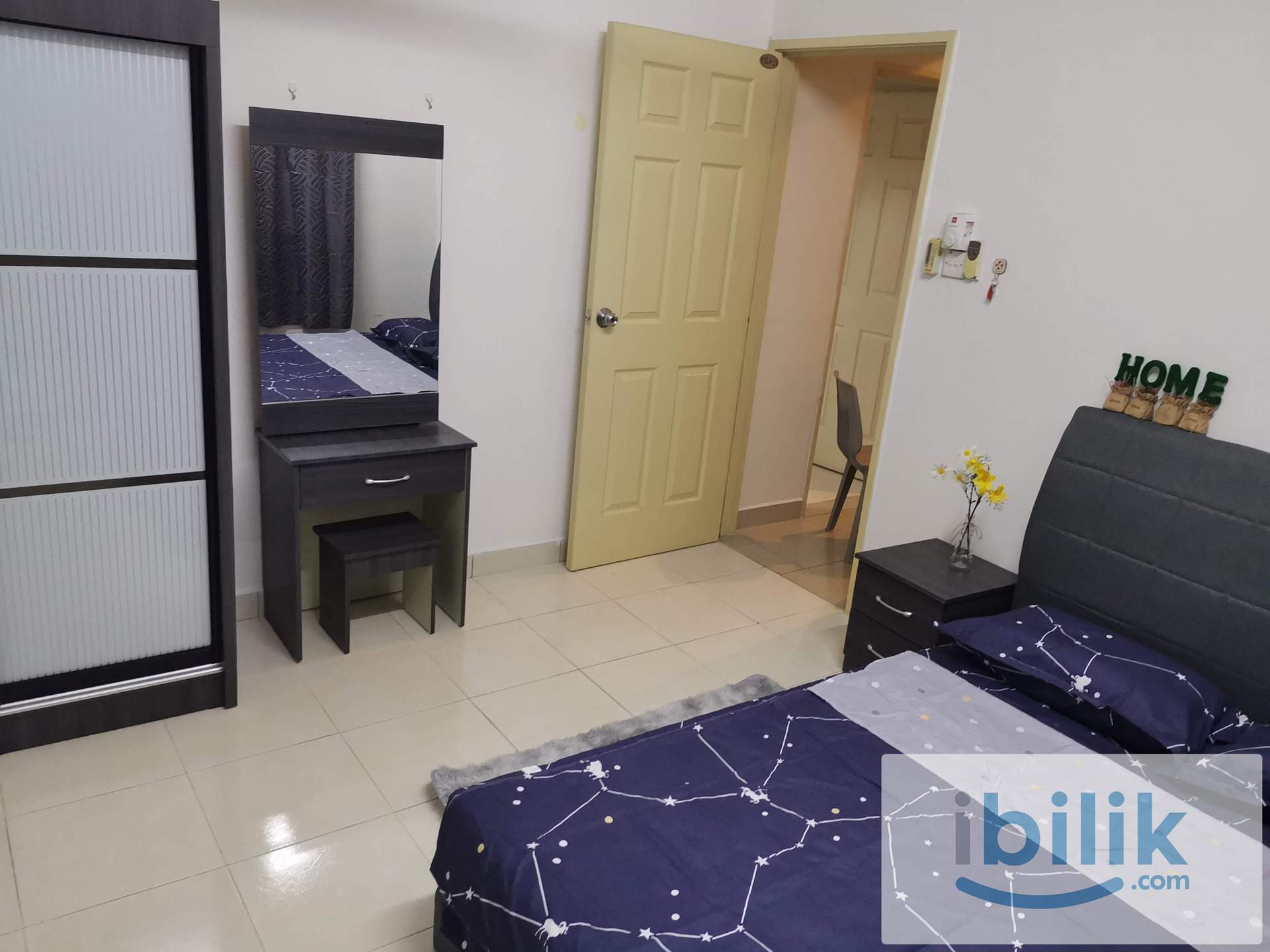Big Middle Room No bathroom for rent at Suriamas Condo Bdr Sunway. Mix unit - Image 2