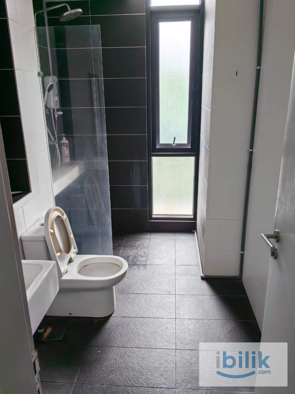 Master Room with private bathroom furnish wifi car park - Image 3