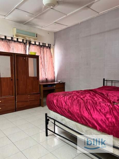 Master bedroom at Taman Connaught 550 - Image 1