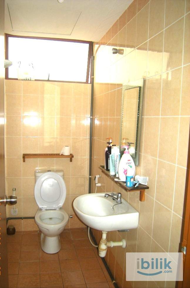 Bedroom for rent at Pelangi square - Image 4
