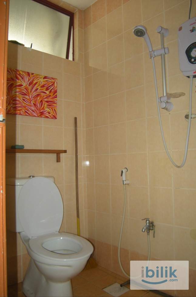 Bedroom for rent at Pelangi square - Image 5