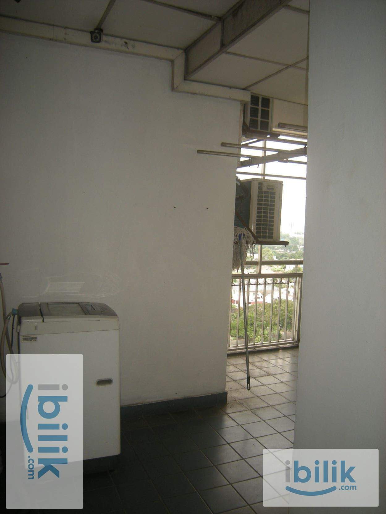Medium Room at University Tower - Image 3