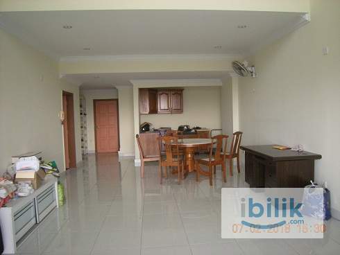 Medium Room at University Tower - Image 7