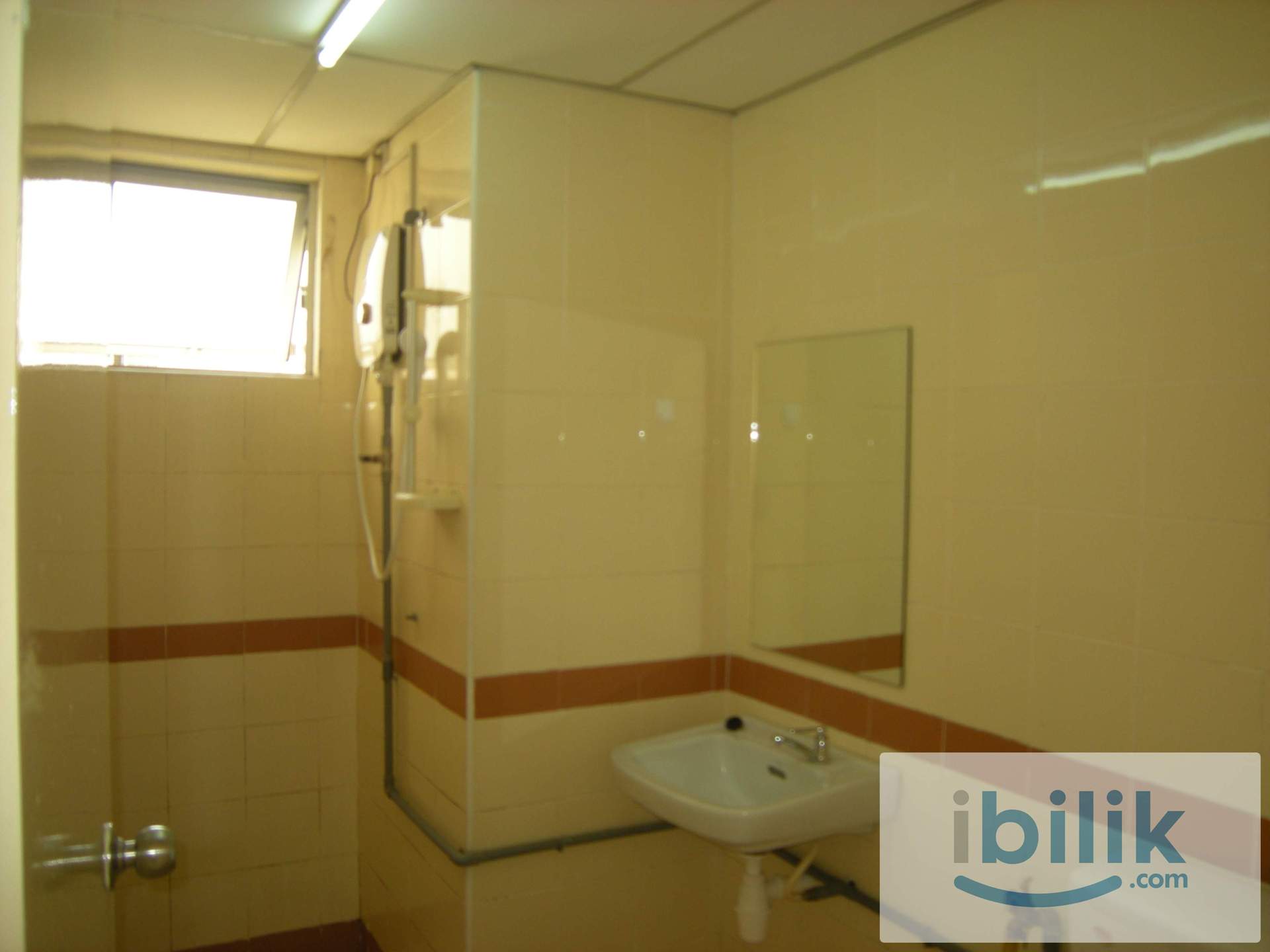 Master bedroom for rent at Prima setapak condominium - Image 3