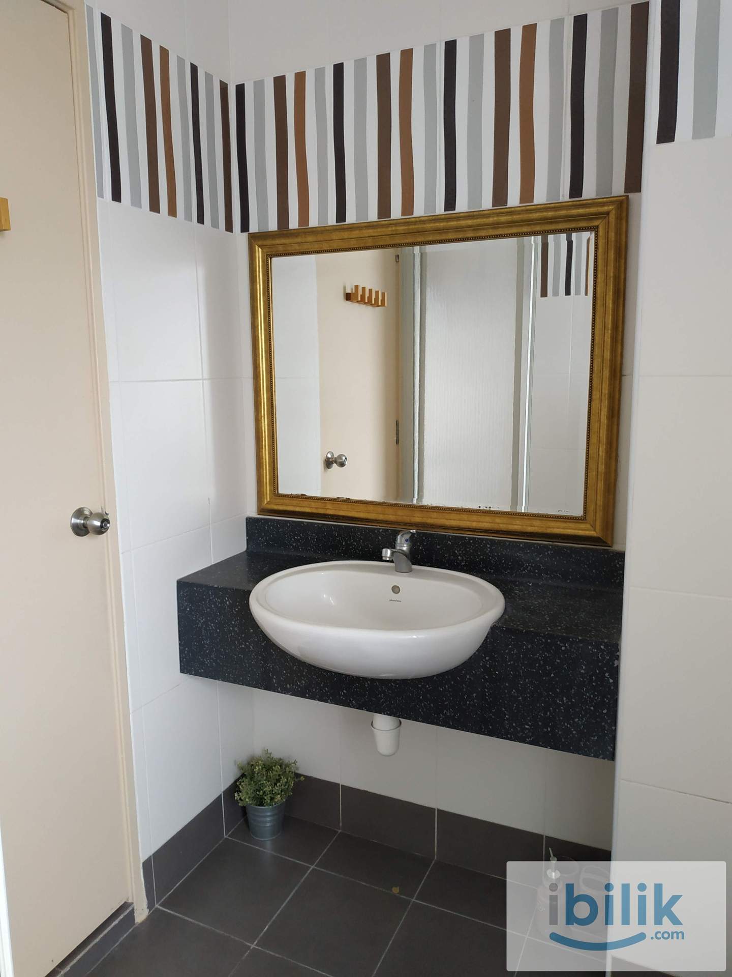 Master Bedroom at Sering Ukay, Ampang - Image 3