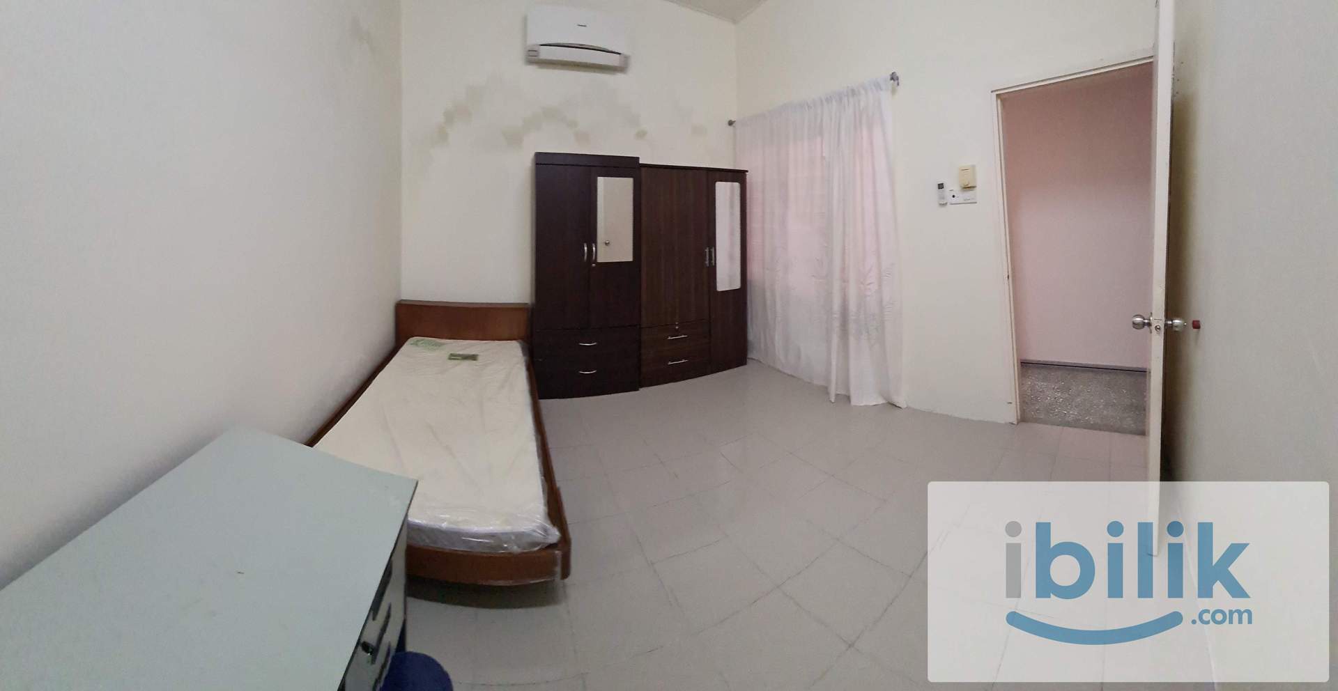 Fully furnished airconditioned middle room free WIFI free cleaning at Section 17 Petaling Jaya - Image 1