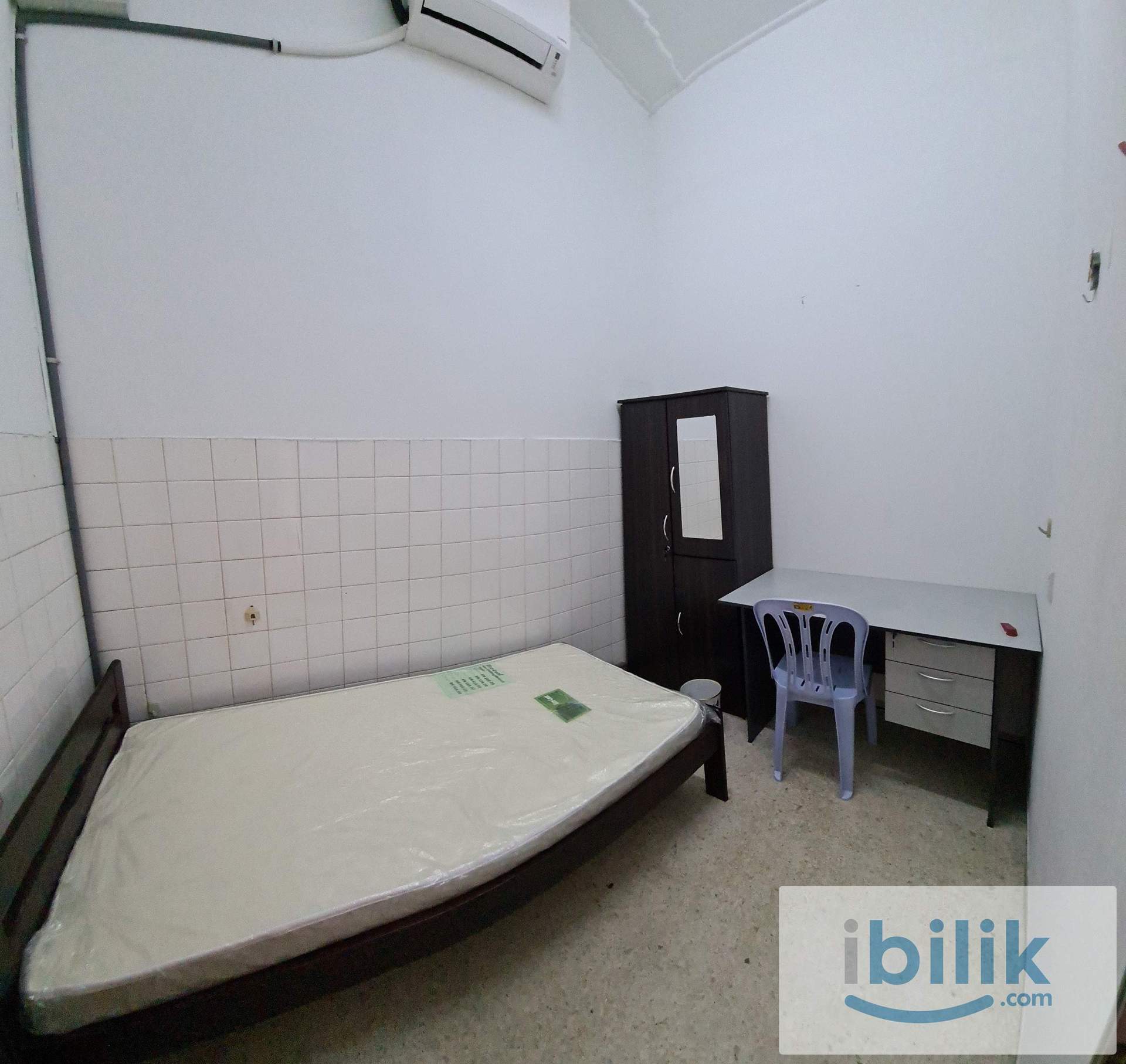 Fully furnished room with aircond free WIFI Section 17 free cleaning - Image 1