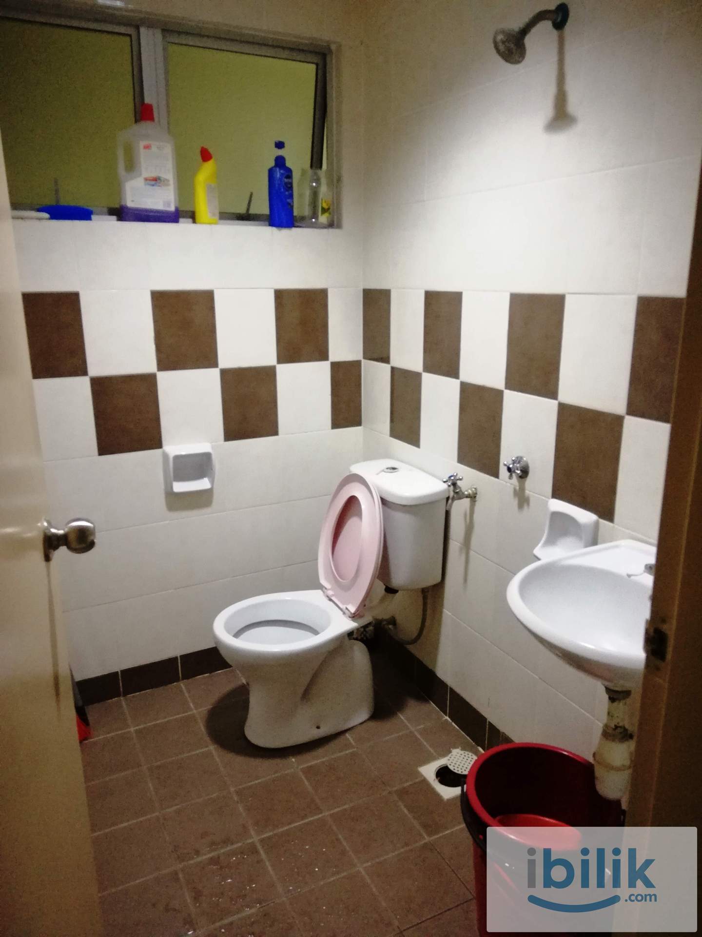 Fully furnished window room@Melati LRT Station  ,TAR UMT  - Image 3
