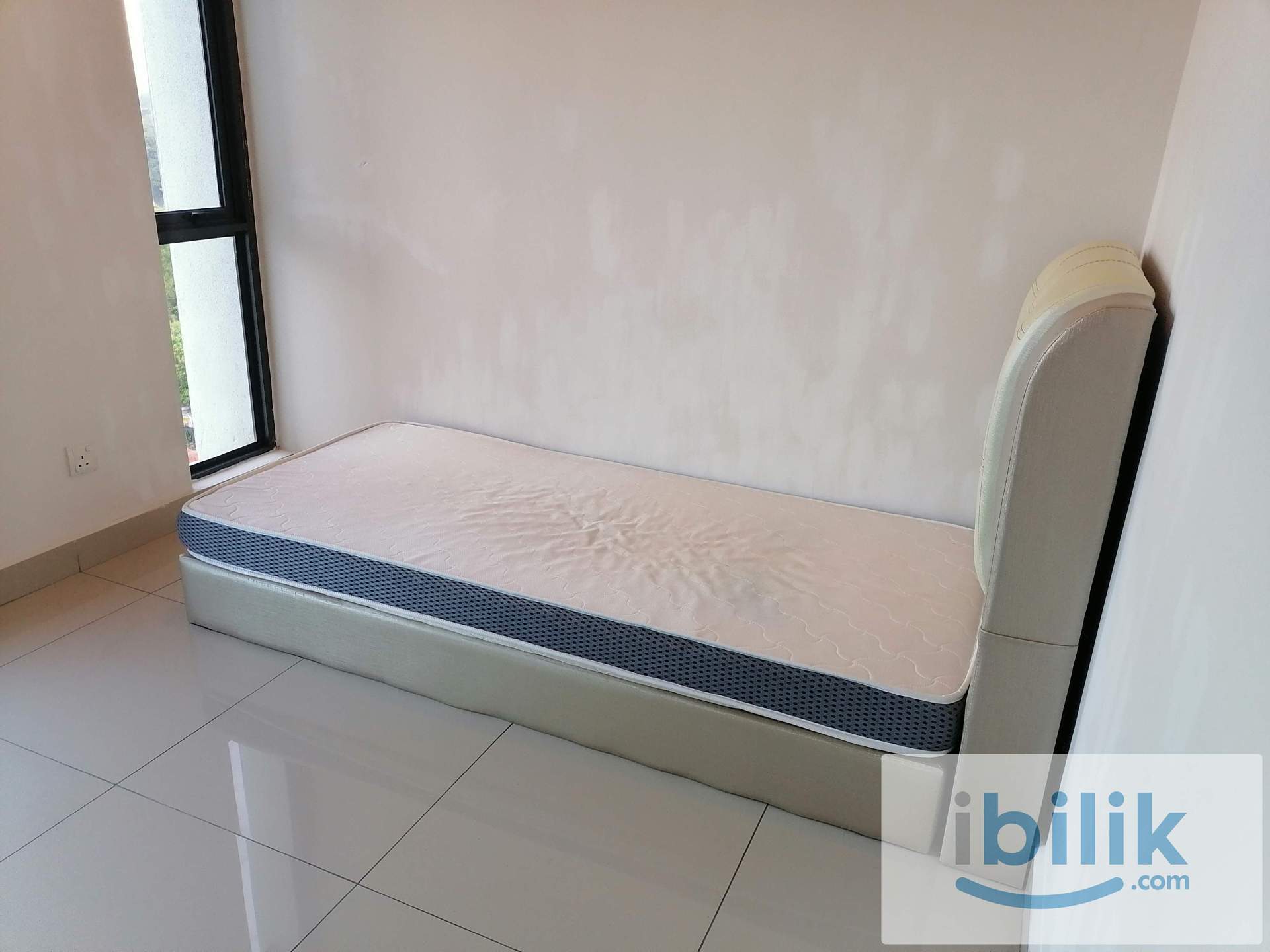 Single Medium Room for Male - Image 3