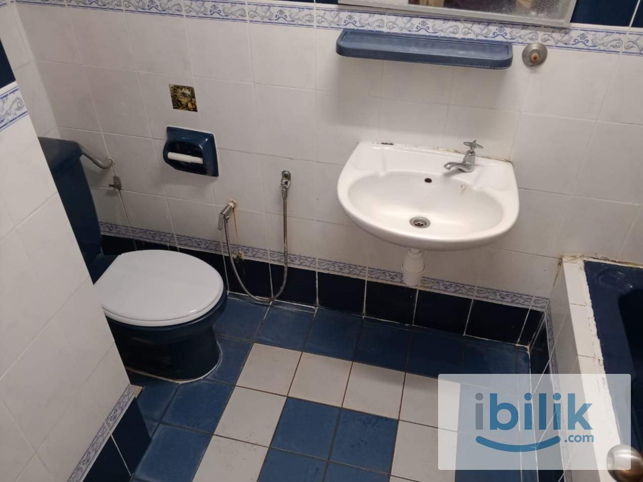 Free WIFI Single Female Master Room at Vista Komanwel - Image 2