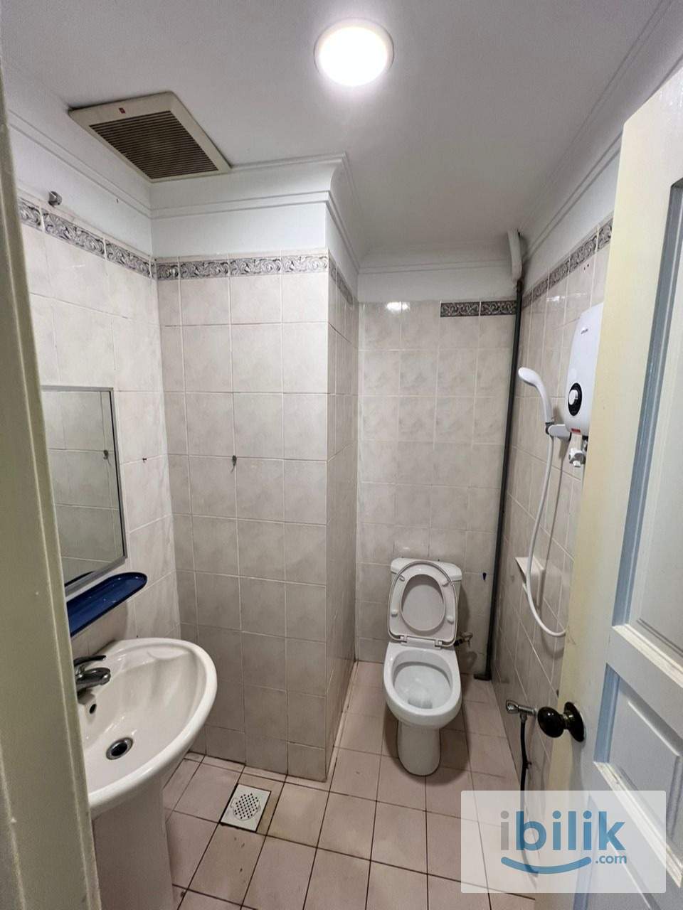 Free WIFI Single Female Room at Vista Komanwel - Image 3