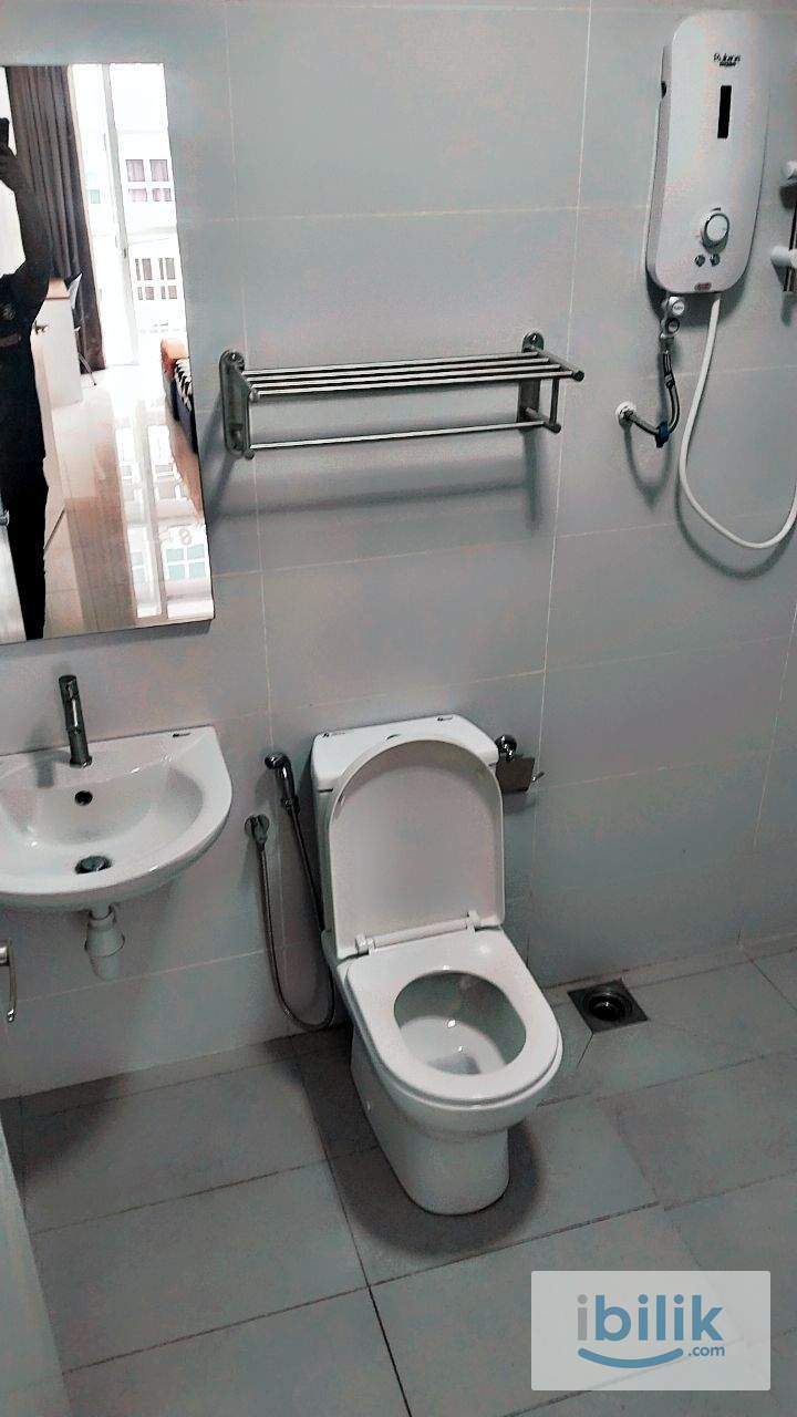 Nadayu 801 Bigger Room For Rent, Mixed Gender Only, Brand New Unit, Near To Help University - Image 1
