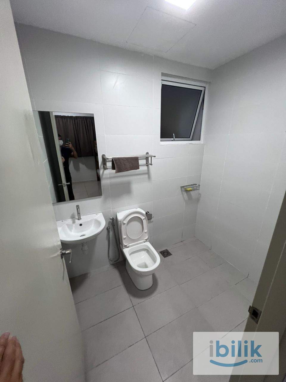 Nadayu 801 Middle Room For Rent, Mixed Gender Only - Image 3
