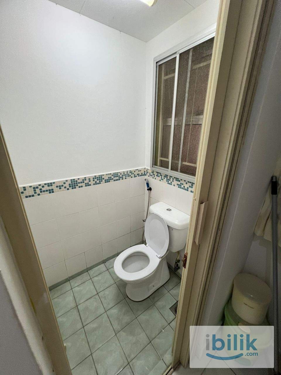 Seri Maya Middle Room For Rent-Mixed Gender Only, just 4/5 walking distance to LRT Setiawangsa - Image 8