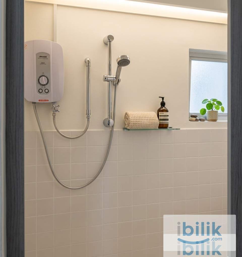 ✨ Bright & Cozy Female-Only Room | All-Inclusive Utilities | Near Highways & Eateries ✨ - Image 4