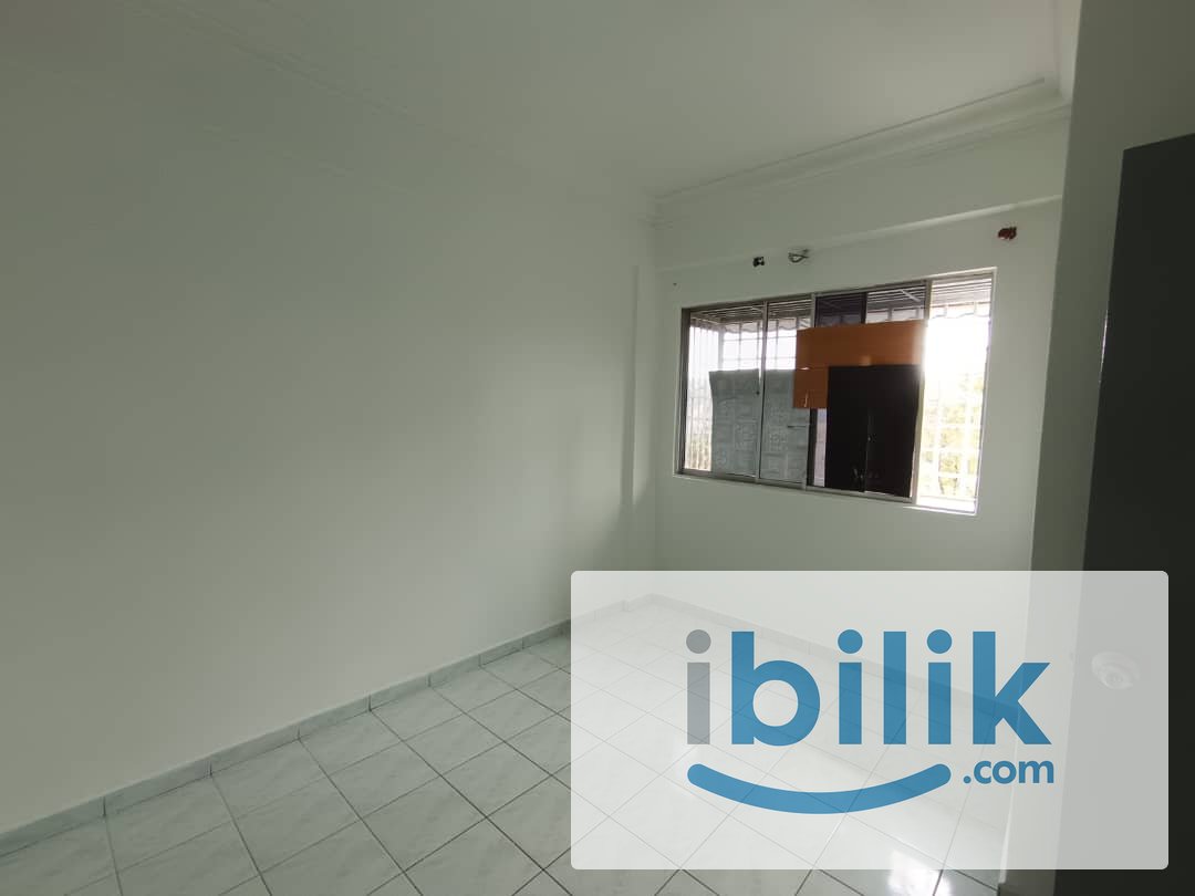 Master Bedroom Pangsapuri Kasturi Mewah Balakong Cheras Selatan - Image 7