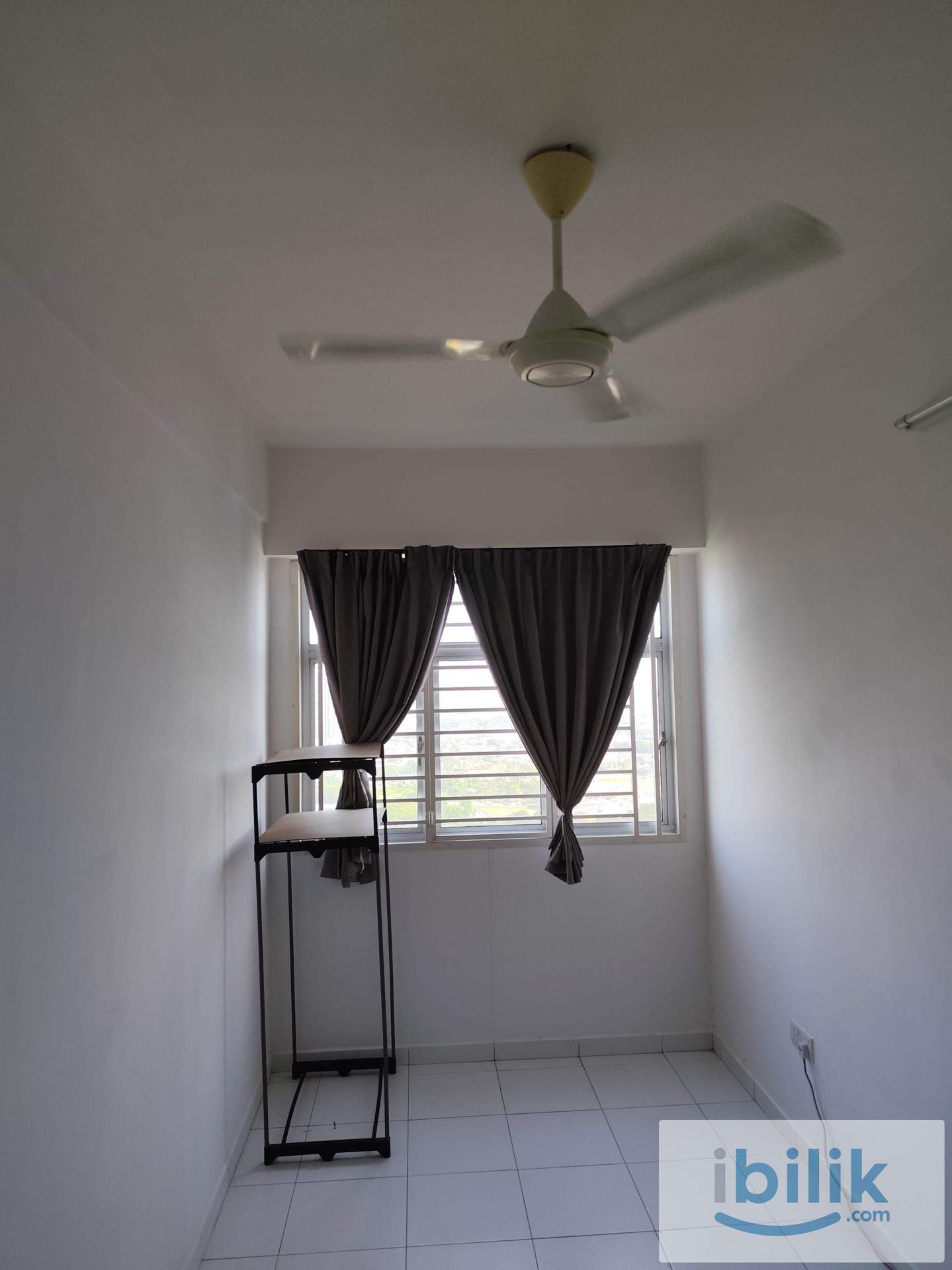 Medium room for rent at Palma laguna - Image 1