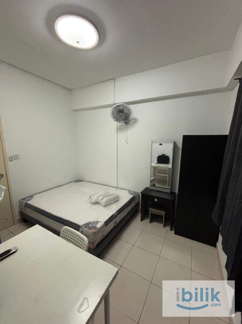 Small Master Room - Image 1