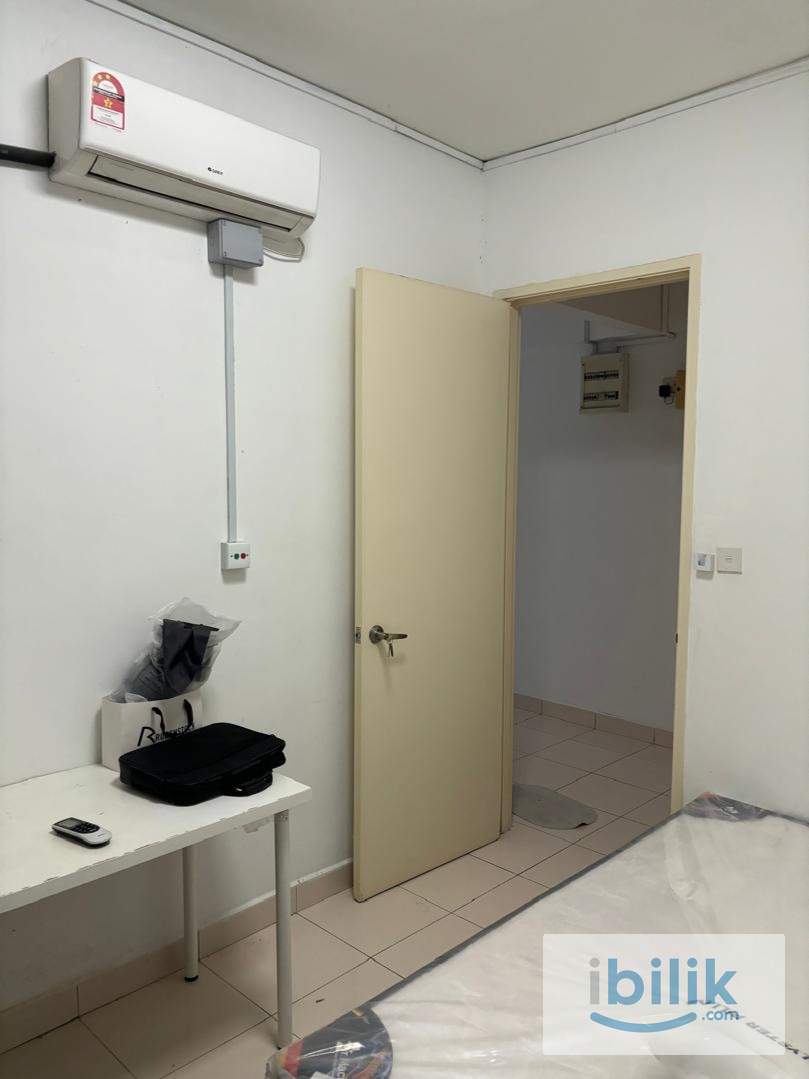 Small Master Room - Image 5