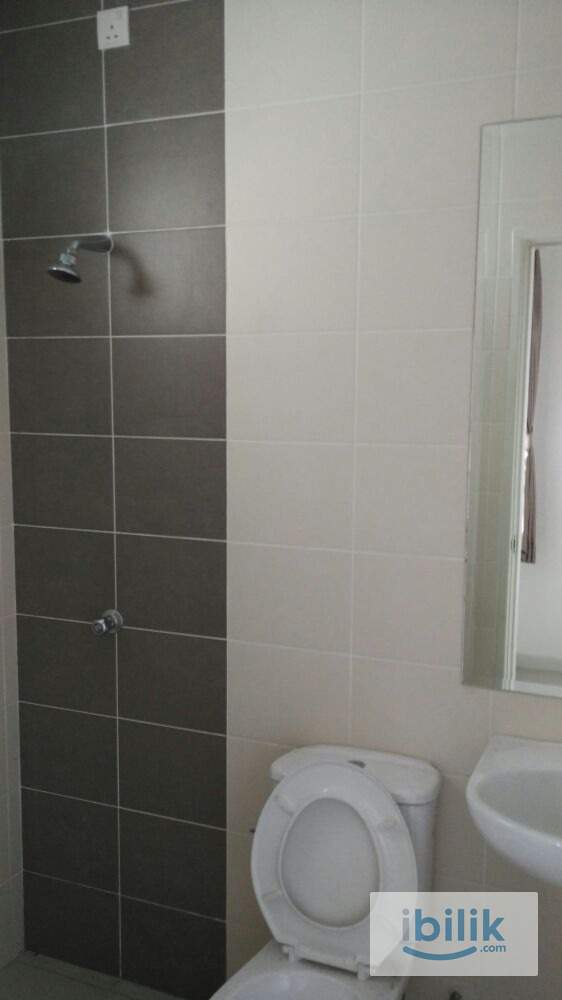 TAMAN GATED AND GUARDED,MASTEROOM WITH PRIVATE TOILET KOTA KEMUNING,HIGH SECURITY 24H/7DAYS - Image 3