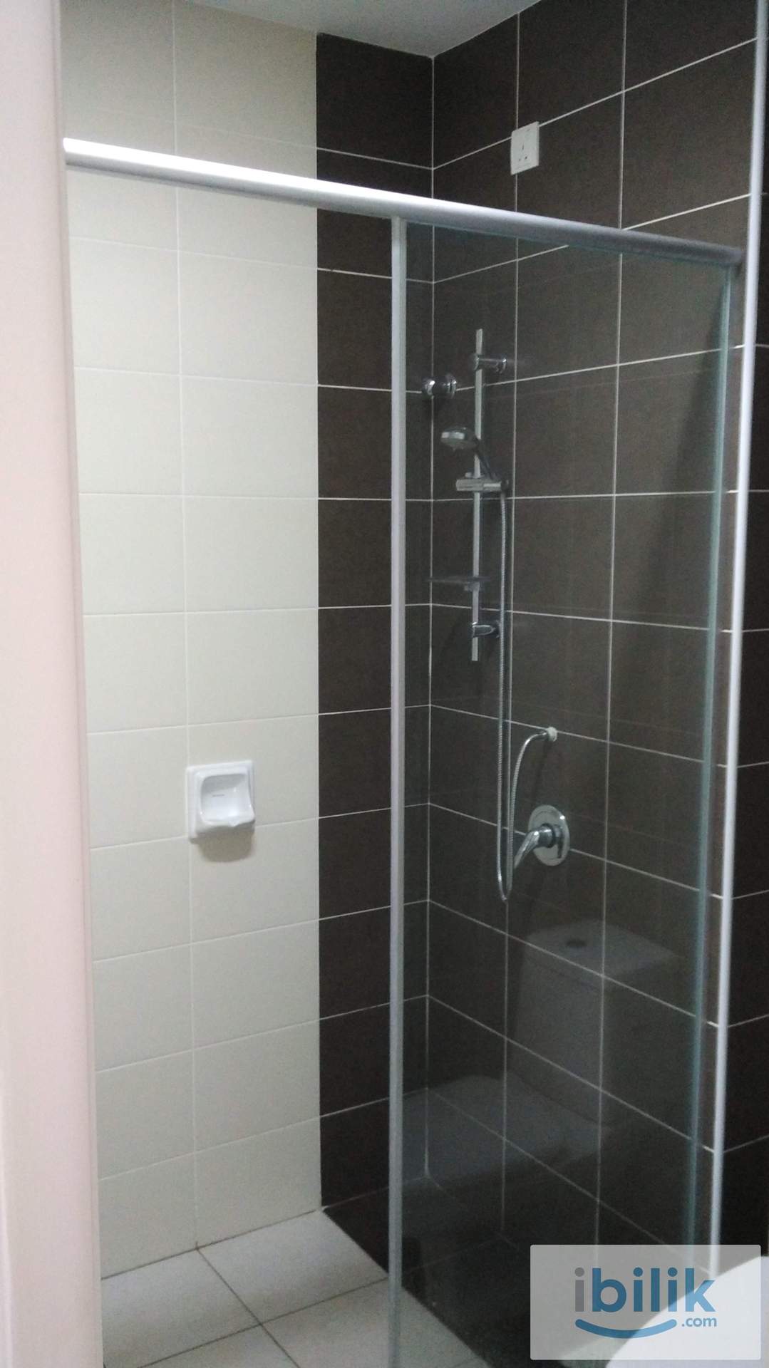 MEDIUM ROOM ATTACH PRIVATE TOILET,KOTA KEMUNING - Image 1