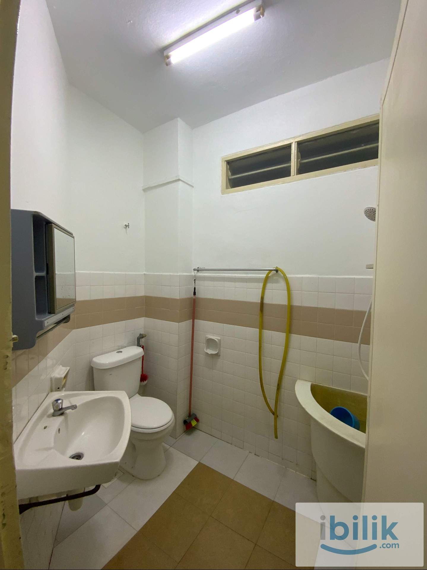 Medium Roon Near LRT Kelana Jaya - Image 4