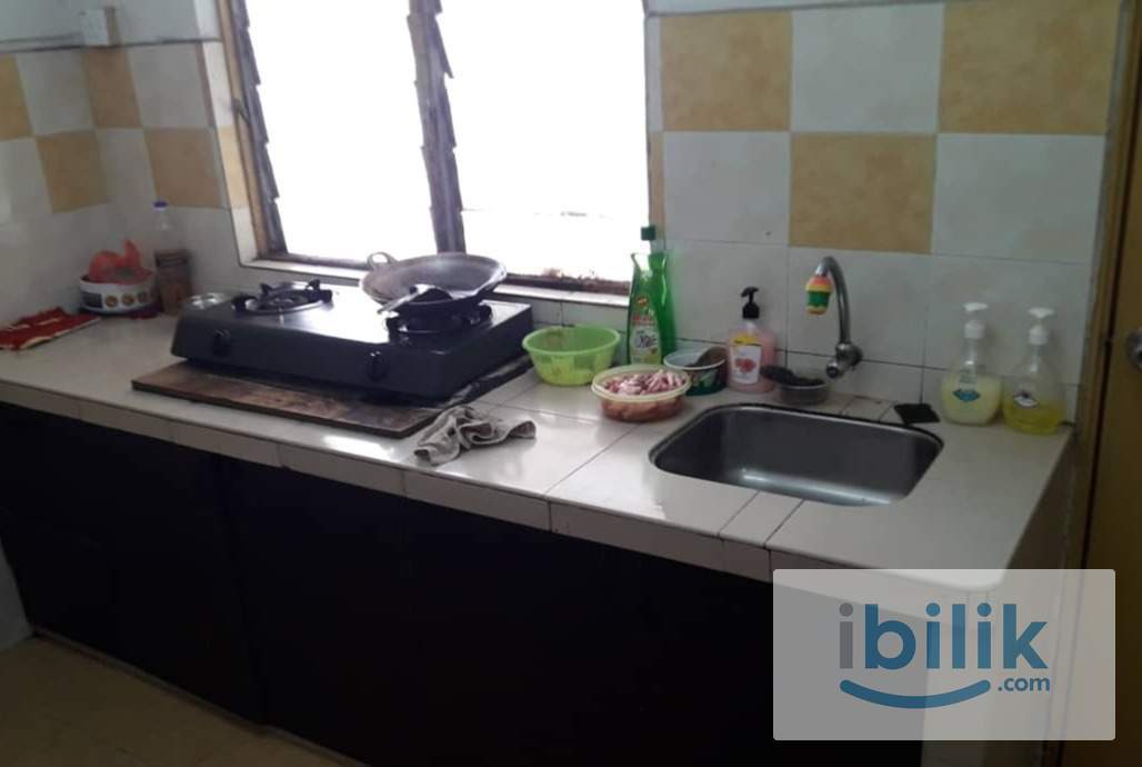 Small Room at Mentari Court 1, Bandar Sunway - Image 2