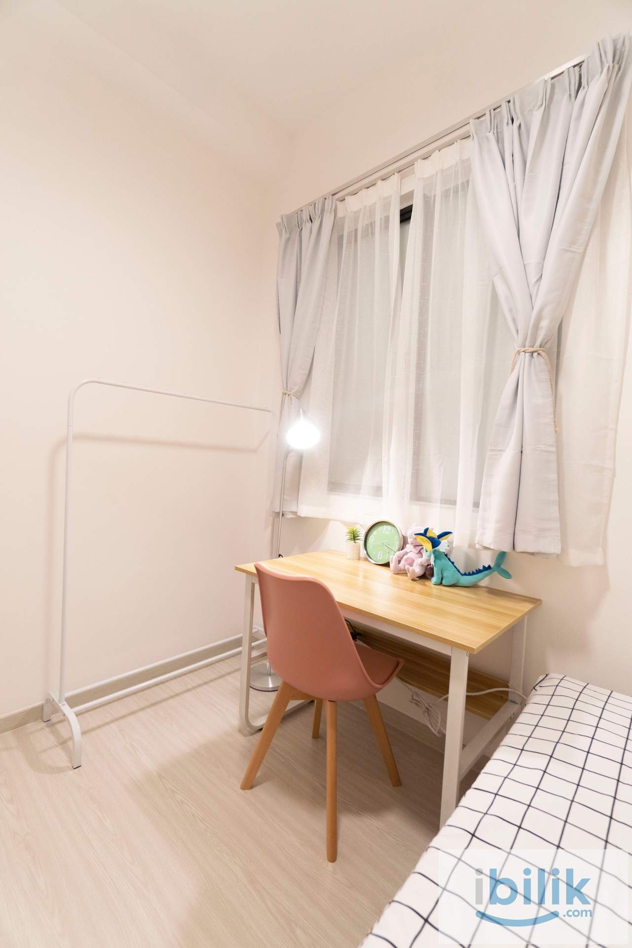 Female Aircon Small Room Urgent Near LRT - Image 9