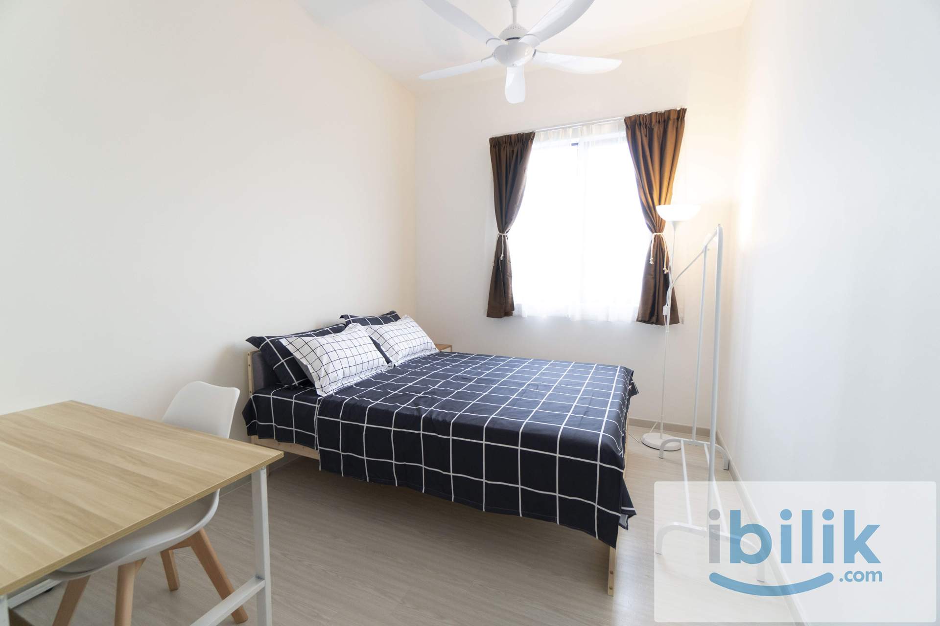 Female Medium Room ready move in Near LRT  - Image 1