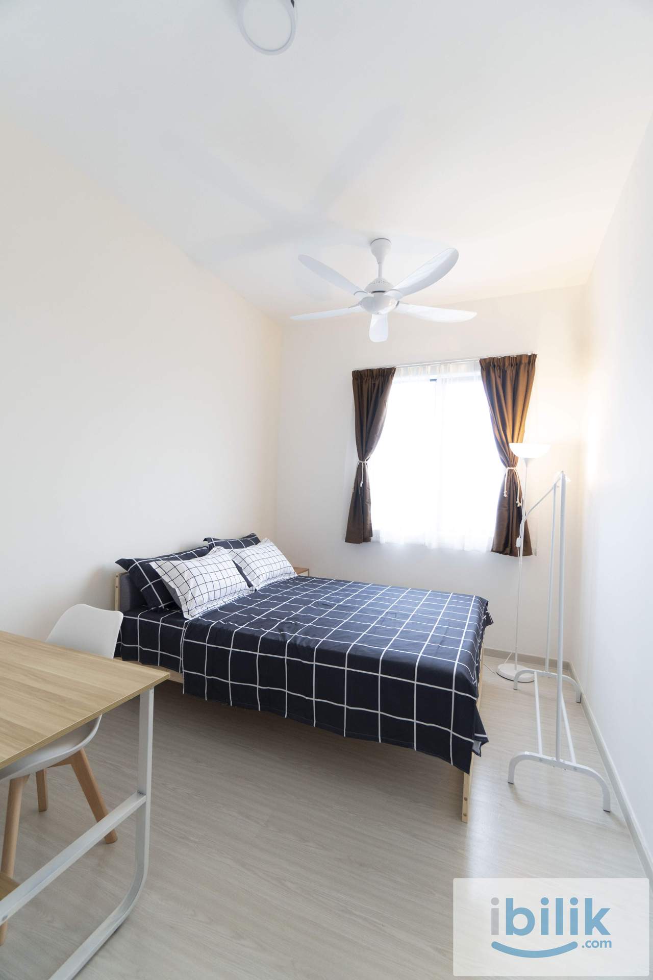 Female Medium Room ready move in Near LRT  - Image 2