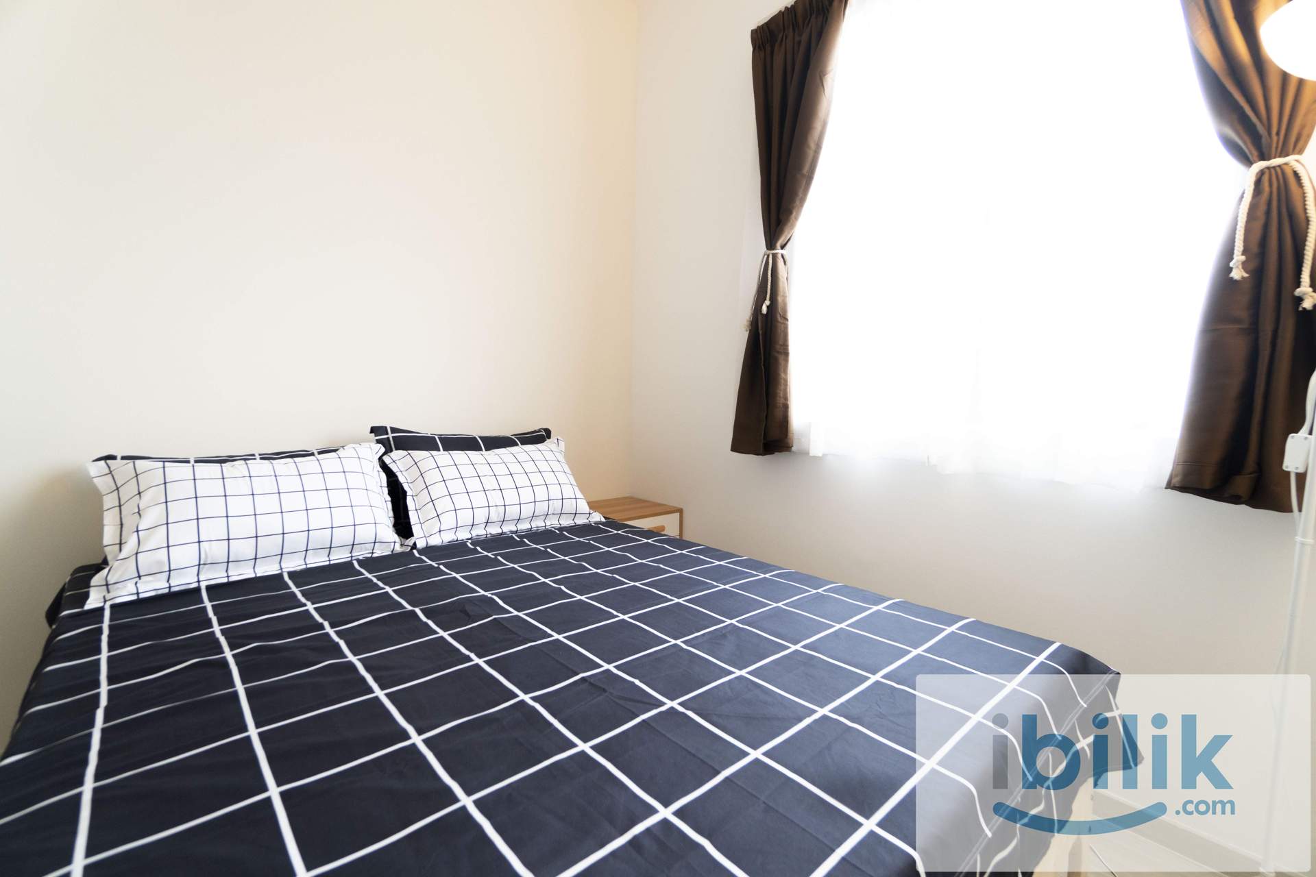 Female Medium Room ready move in Near LRT  - Image 3
