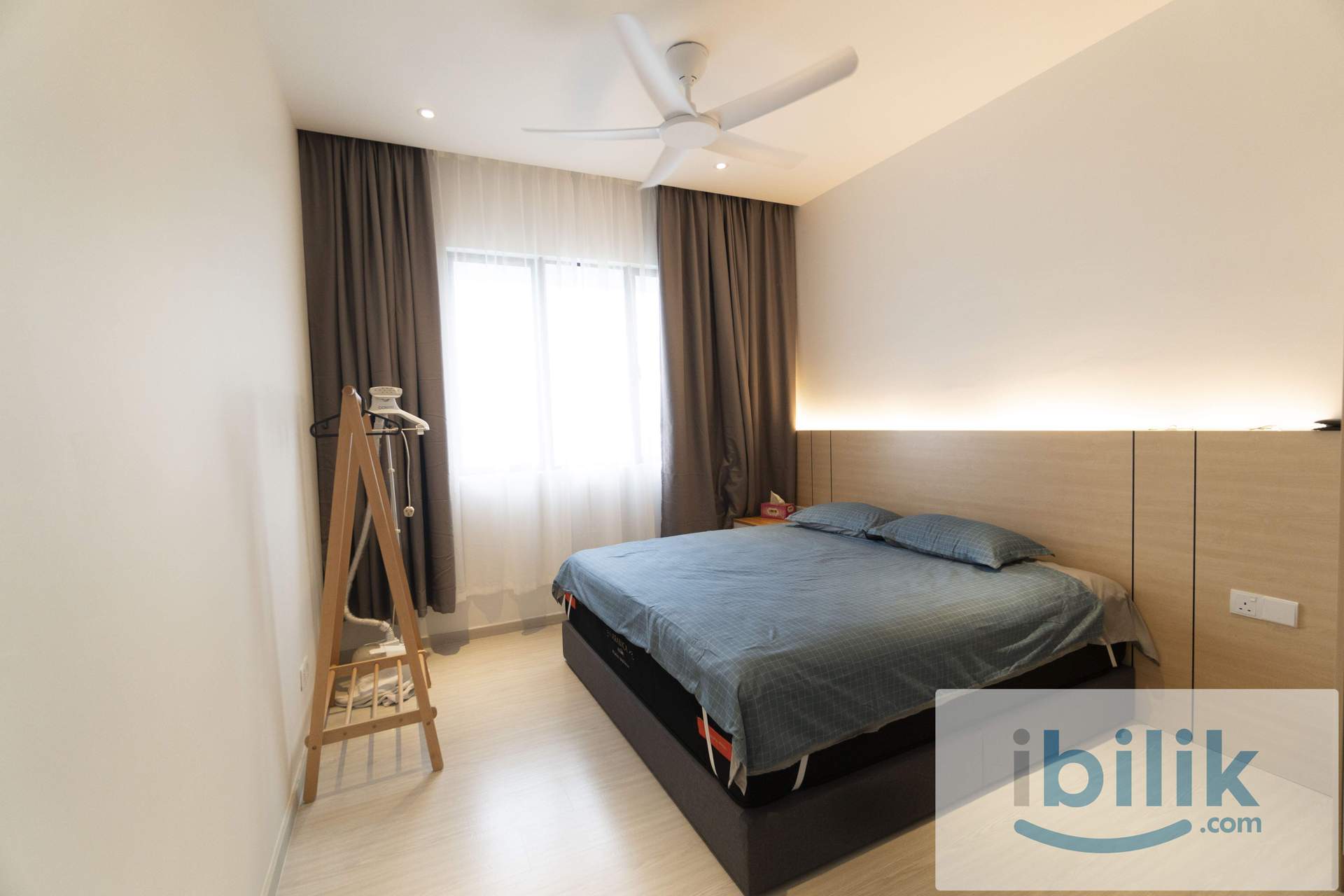 Walk to LRT Condo A/C Master Room Available  - Image 1