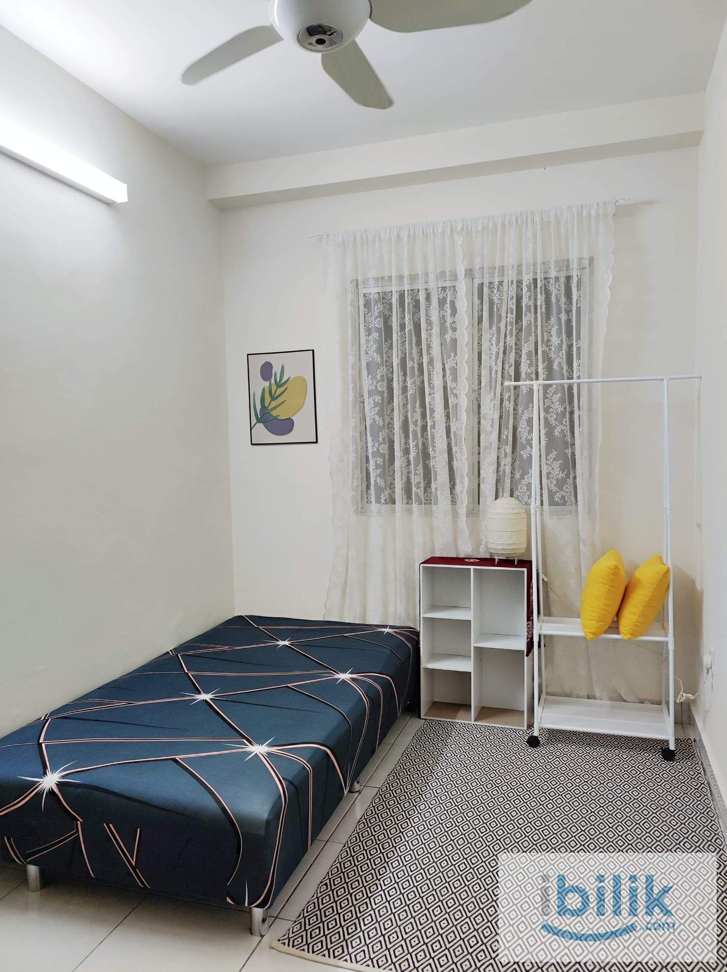 FEMALE Middle Room For Rent - Image 2