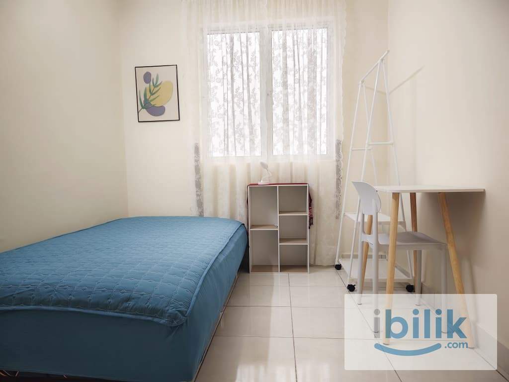 Cozy Middle Room For Rent - Image 1