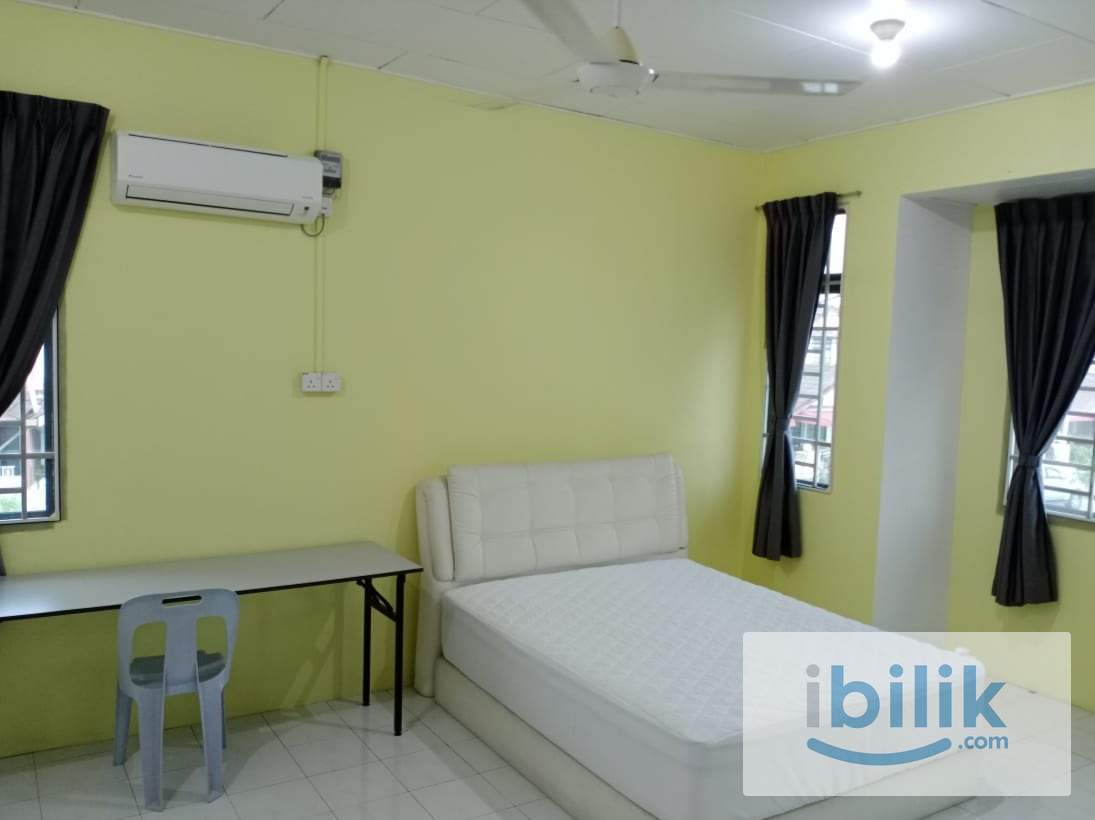 Taman Idaman Master room with attached bathroom - Image 1