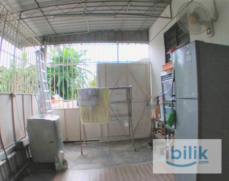 Taman Idaman Master room with attached bathroom - Image 3